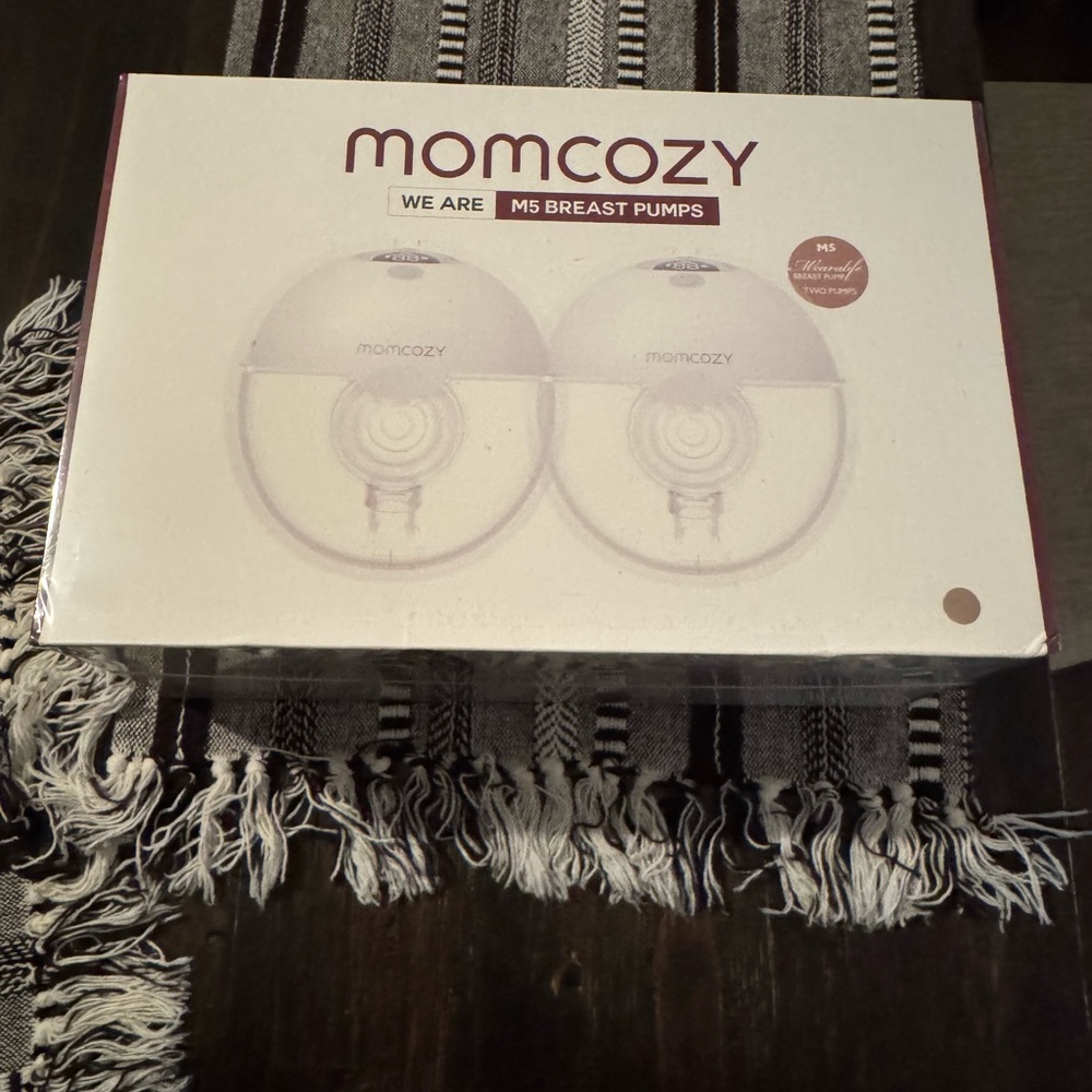 Momcozy M5 portable breast pump